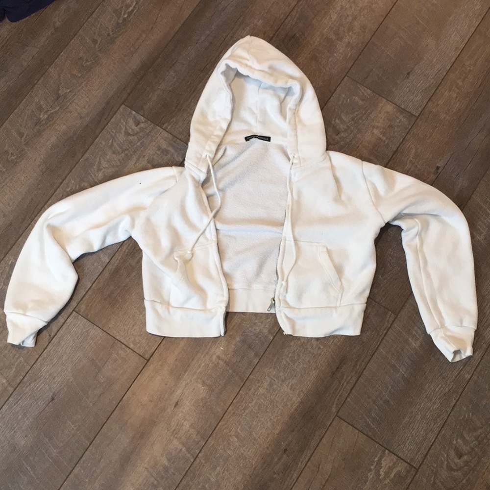 White Brandy Melville sweatshirt.